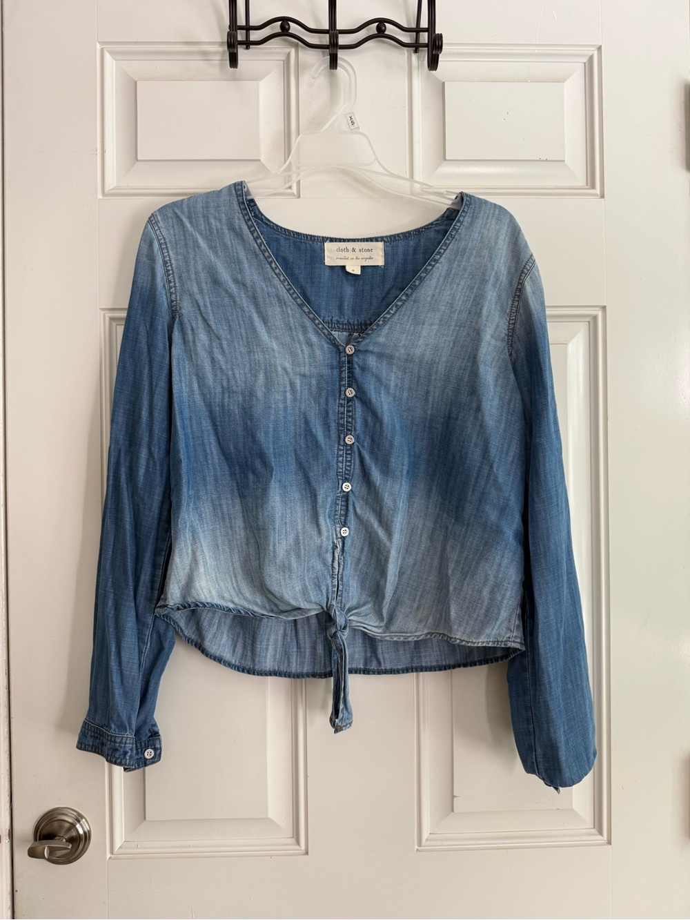 cloth & stone Blue Washed Button-Front Tie-Hem V-Neck Top